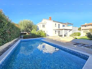 Moderna casa con piscina a Pola, vicino al centro!