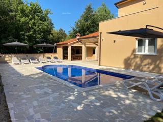 In vendita casa, 200 m², Raša