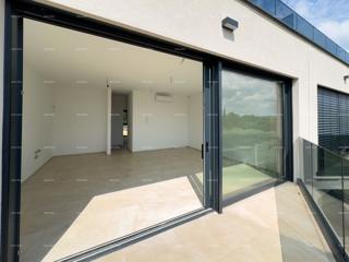 Vendiamo appartamento con grande terrazza sul tetto!