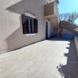 In vendita appartamento con giardino, a 250 m dal mare