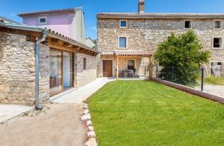 In vendita casa in pietra con tre appartamenti separati - vicinanza a Ližnjan!