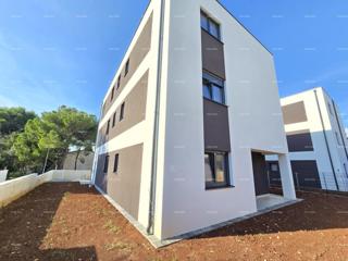 Appartamento bilocale con giardino vicino al mare. MEDULIN.