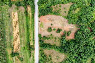 Top Land vicino a Barban