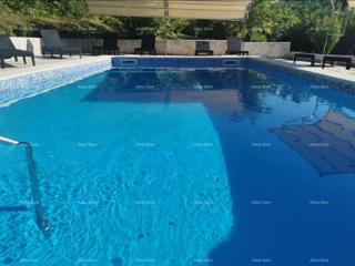 IN VENDITA: Casa ristrutturata con piscina e ampio terreno di 3865 m² vicino a Buzet!