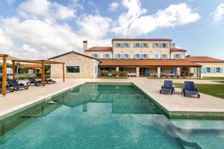 Hotel e Ristorante. Vicino alla città di Pola.