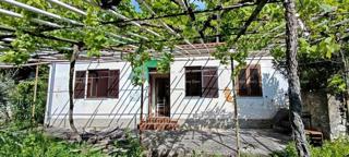 In vendita casa vicino al mare – Raša
