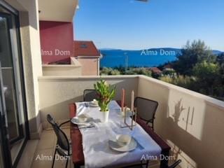 Vendita - appartamento ben arredato con unità aggiuntiva e posto auto, Trogir! Vista mare!