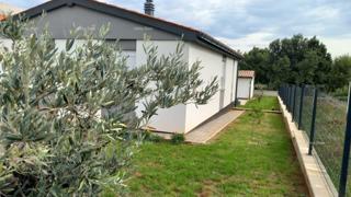 Vendita - affascinante villa indipendente in un luogo tranquillo a Marčana, non lontano dal mare - ideale per una vacanza e relax!