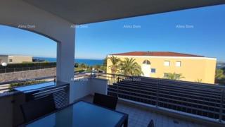 Vendita - appartamento in un complesso residenziale attraente con vista mare! 200m dal mare e dalle spiagge, Umago!