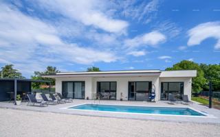 KANFANAR, MODERNA VILLA PRIZEMNICA CON PISCINA – POSIZIONE TRANQUILLA