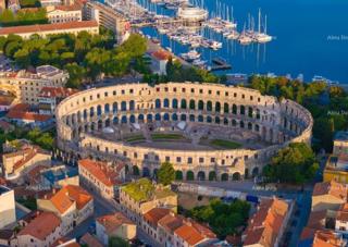 PULA – appartamento in centro con due garage e grande terrazza