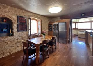 Funtana, Vendesi casa in pietra con vista mare