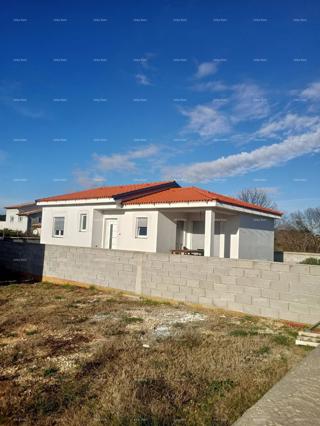 PULA! IN VENDITA UNA  CASA – POSIZIONE TRANQUILLA.