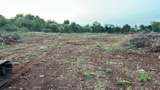 Terreno edificabile in vendita, 4300m2 nella zona industriale-commerciale Šišan