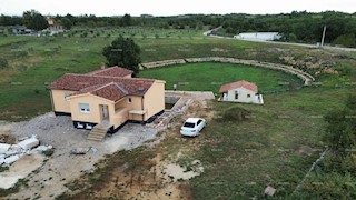 Casa in vendita con piscina e giardino, Sanvincenti