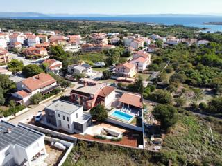 Ližnjan – Casa con appartamenti e piscina, 460 m².
