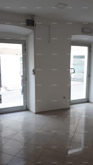 Pula, centro – spazio commerciale 24 m2
