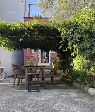 Pula, casa con giardino e edificio accessorio