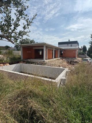 In vendita casa a piano terra con piscina - attualmente in fase di roh bau, Sveti Petar u Šumi - vicino a Pazin!