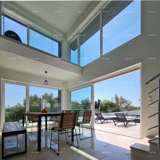 Raša, moderna villa con piscina riscaldata e vista mare