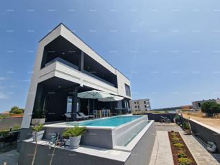 In vendita lussuosa villa a Medulin – 100 m dal mare