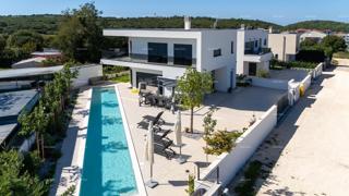 Vendita - villa nuova, moderna ed esclusiva con piscina, Volme, Pula!