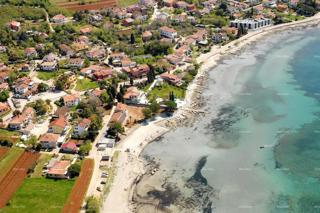 Umag Zambratija. Vendita di terreno edificabile. Immediata vicinanza al mare.