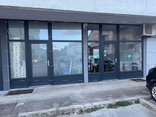 Locale commerciale Pula