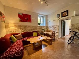 POLA, centro - vendita / appartamento di 55 m² con giardino e parcheggio