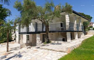 UMAG – Casa con piscina e tre appartamenti separati