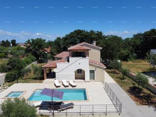 Vendita - villa di lusso con piscina e jacuzzi su ampio terreno, Marčana!