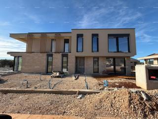 Vendita di ville moderne in una bellissima zona residenziale, Umago