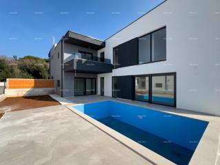 Una nuova casa in vendita con piscina in un'ottima posizione, vicino al mare!