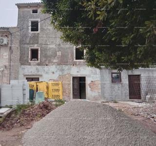 In vendita casa con cantina in fase di ristrutturazione, Krnica!