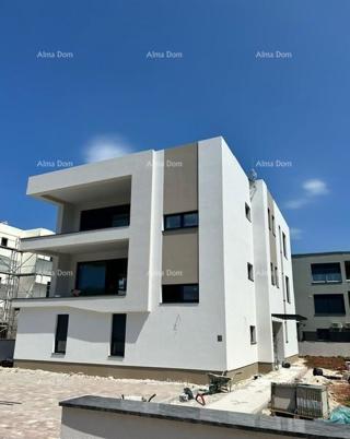 ŠTINJAN.  In vendita: Appartamento in un edificio nuovo con giardino!