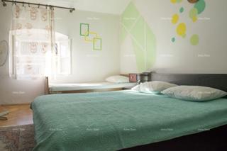 Poreč, in vendita appartamento con 3 camere da letto