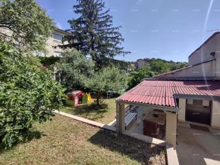 POLA - casa in ottima posizione (2 spazi separati)