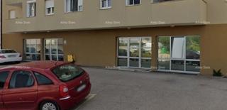 Spazio commerciale a Pola, piano terra, 129 m² + parcheggio