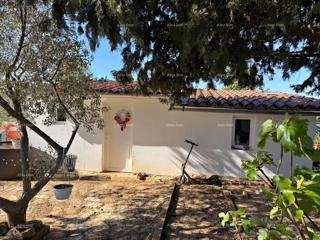 Vodnjan, Prizemnica con giardino