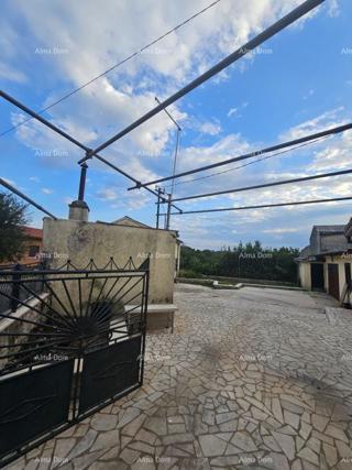 Barban – casa con cortile recintato