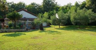 UMAGO, casa di 144 m² con ampio giardino e cucina estiva, completamente ristrutturata!