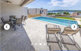 Una bellissima villa con vista mare. POMER