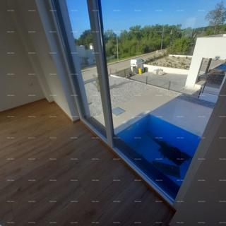 Una nuova casa in vendita con piscina in un'ottima posizione, vicino al mare!