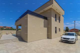 IN VENDITA: Villa moderna indipendente vicino a Pola – Loborika.