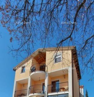 Rovinj – edificio residenziale e commerciale con attività consolidata