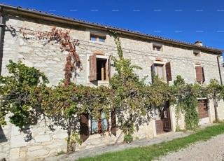 Vendita - autentica casa in pietra con 2 edifici accessori e ampio cortile, Brtonigla!