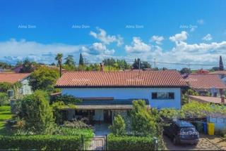 In vendita casa con terreno edificabile, a 200 m dalla spiaggia – Umago/Savudria