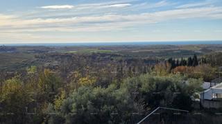 Buje – terreno attraente con vista mare