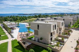 villa indipendente tipo 4 con piscina sul tetto