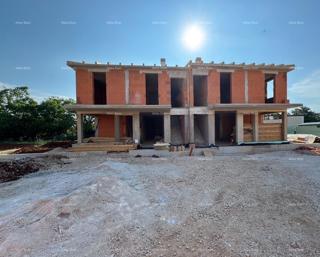 Vendita di appartamenti in costruzione, a 400 m dalla spiaggia e dal mare, Novigrad!